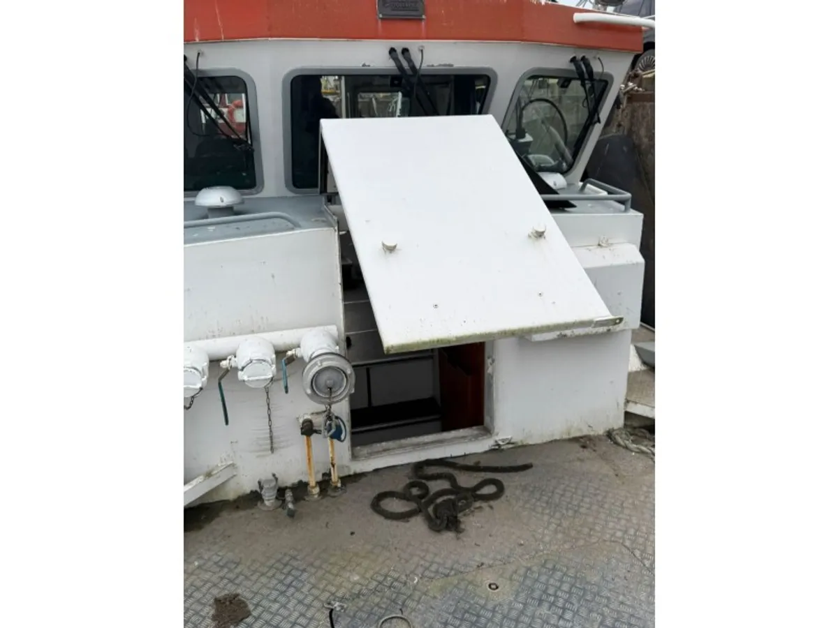 વર્ક બોટ વેચાણ માટે