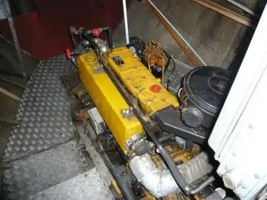 પેટ્રોલ બોટ વેચાણ માટે