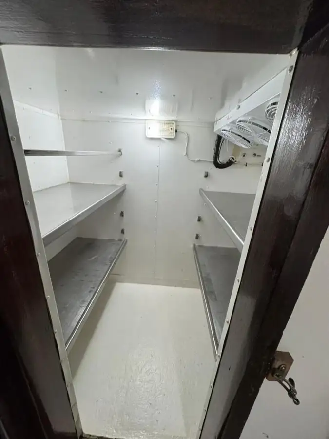 કન્ટેનર જહાજ વેચાણ માટે