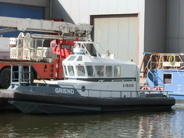 ક્રૂ બોટ વેચાણ માટે