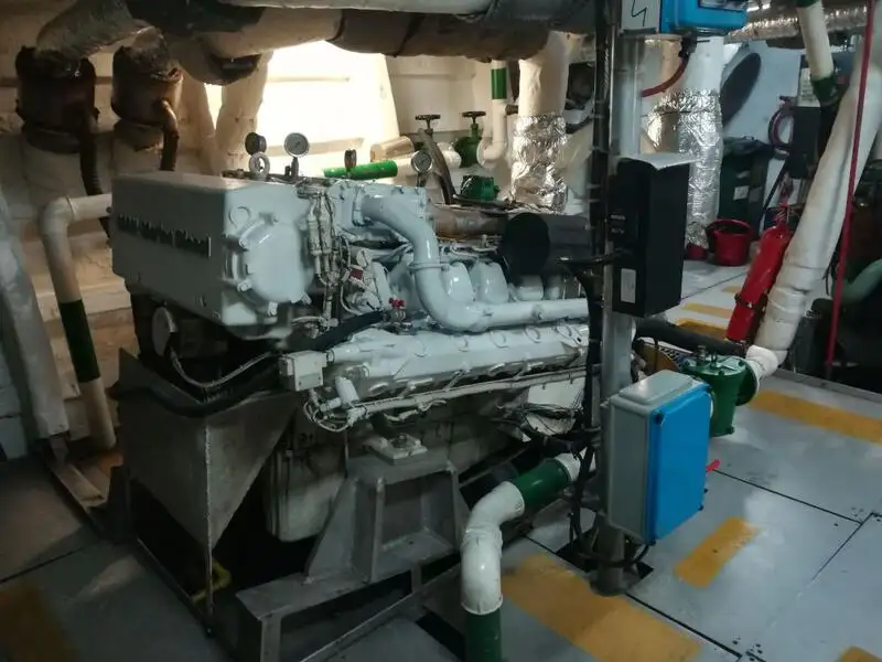 ક્રૂ બોટ વેચાણ માટે