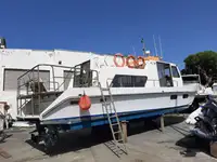 ક્રૂ બોટ વેચાણ માટે