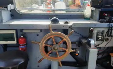 વર્ક બોટ વેચાણ માટે