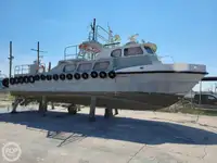 ક્રૂ બોટ વેચાણ માટે