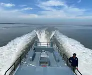 ક્રૂ બોટ વેચાણ માટે