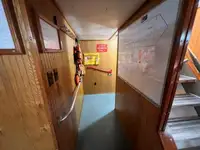 ક્રૂ બોટ વેચાણ માટે