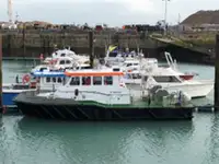 ક્રૂ બોટ વેચાણ માટે