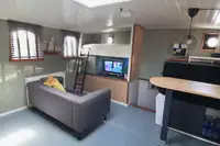 ફ્લોટિંગ હોટેલ વેચાણ માટે