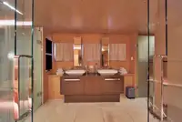 ક્રૂઝ જહાજ વેચાણ માટે