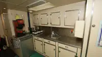 ક્રૂ બોટ વેચાણ માટે