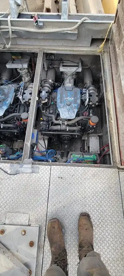 વર્ક બોટ વેચાણ માટે