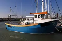 વર્ક બોટ વેચાણ માટે