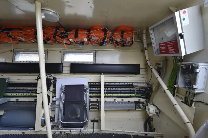 નેવલ / લશ્કરી જહાજો વેચાણ માટે