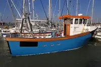 વર્ક બોટ વેચાણ માટે