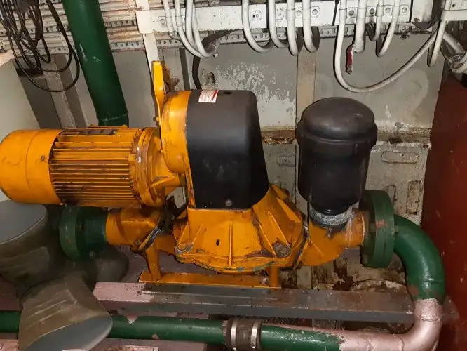 ટ્રોલર વેચાણ માટે