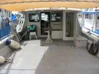 ક્રૂ બોટ વેચાણ માટે