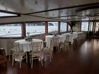 ક્રૂઝ જહાજ વેચાણ માટે