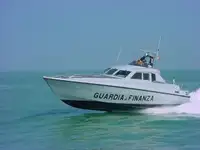 પેટ્રોલ બોટ વેચાણ માટે