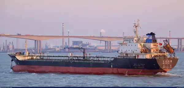 Oil/Chemical tanker for sale