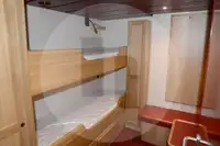 જીવંત માછલીવાળું જહાજ વેચાણ માટે