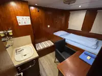 કન્ટેનર જહાજ વેચાણ માટે