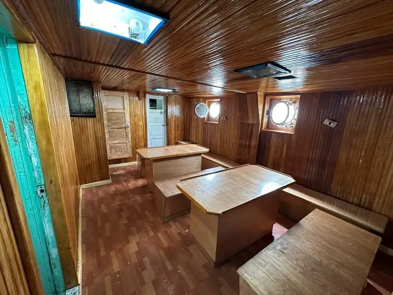 ટ્રોલર વેચાણ માટે