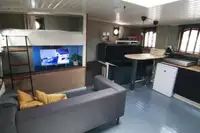 ફ્લોટિંગ હોટેલ વેચાણ માટે