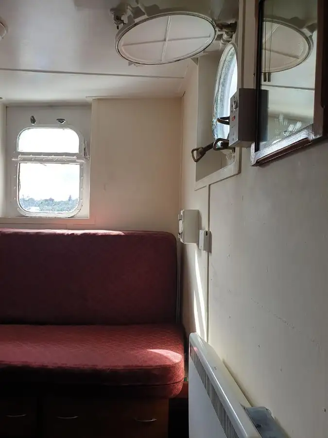 વર્ક બોટ વેચાણ માટે