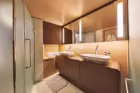 ક્રૂઝ જહાજ વેચાણ માટે