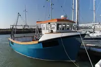 વર્ક બોટ વેચાણ માટે