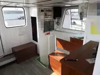 વર્ક બોટ વેચાણ માટે