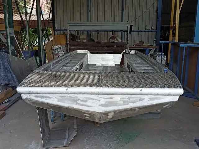 વર્ક બોટ વેચાણ માટે