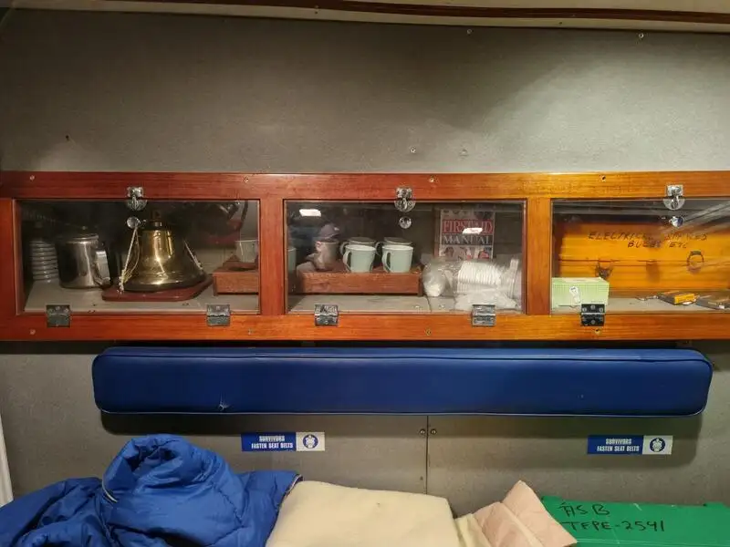 લાઇફબોટ વેચાણ માટે