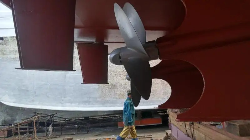 ક્રૂ બોટ વેચાણ માટે
