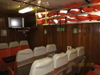 ક્રૂ બોટ વેચાણ માટે