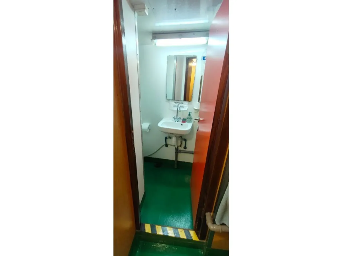 સપ્લાય જહાજ વેચાણ માટે
