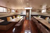 ફ્લોટિંગ હોટેલ વેચાણ માટે