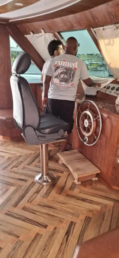 ક્રૂઝ જહાજ વેચાણ માટે