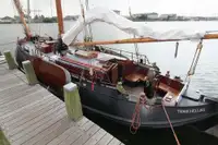 બાર્જ વેચાણ માટે