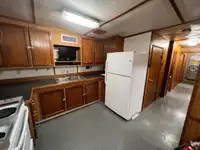 ક્રૂ બોટ વેચાણ માટે