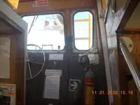 ક્રૂ બોટ વેચાણ માટે