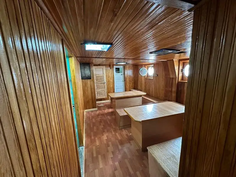 ટ્રોલર વેચાણ માટે