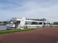 ક્રૂઝ જહાજ વેચાણ માટે