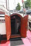 ફ્લોટિંગ હોટેલ વેચાણ માટે