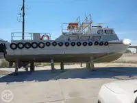 ક્રૂ બોટ વેચાણ માટે
