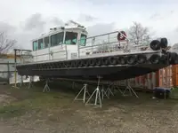 ક્રૂ બોટ વેચાણ માટે