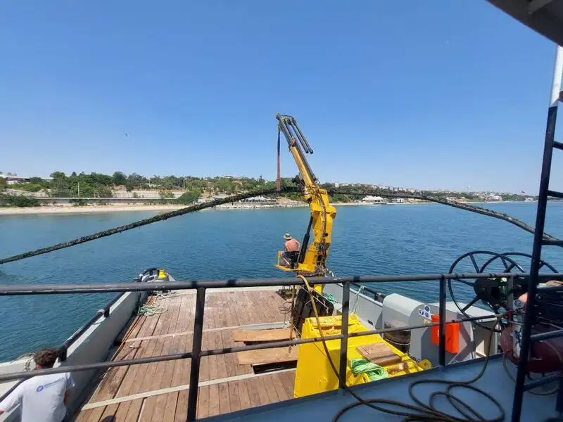 કામ બોટ વેચાણ માટે