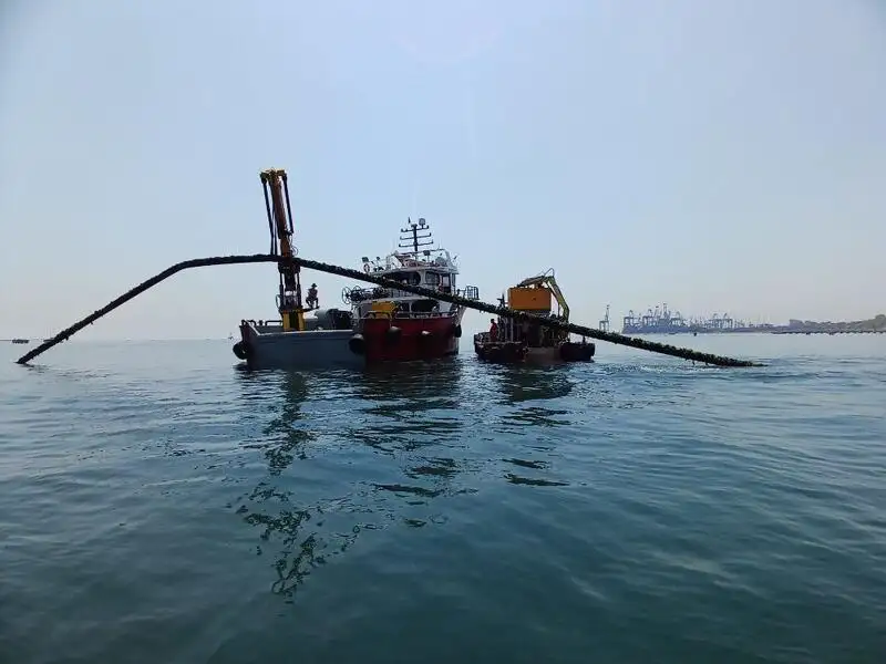 કામ બોટ વેચાણ માટે