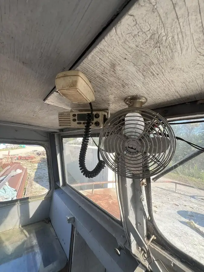 કામ બોટ વેચાણ માટે