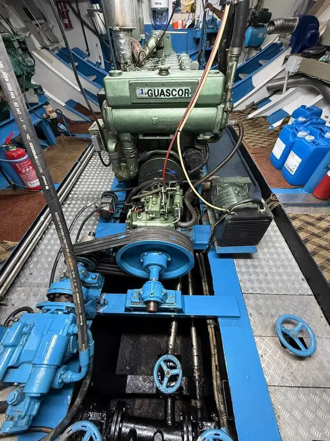 માછીમારી ટ્રોલર વેચાણ માટે